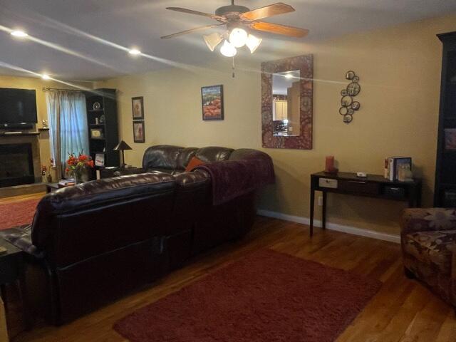 4007 Glaze Road Johnson City, TN 37601 - Photo 17 of 36 Living room