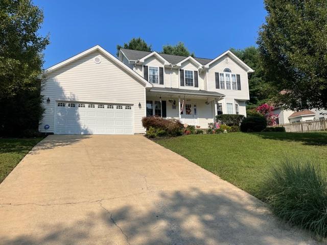 4007 Glaze Road Johnson City, TN 37601 - Photo 2 of 36 Driveway and garage