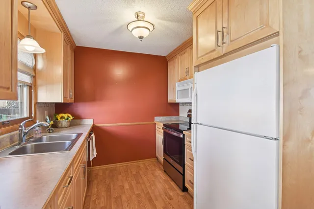 $410,000 | 4045 Utica Avenue South, St. Louis Park, MN 55416