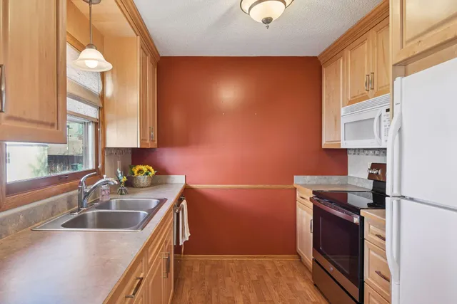 $410,000 | 4045 Utica Avenue South, St. Louis Park, MN 55416