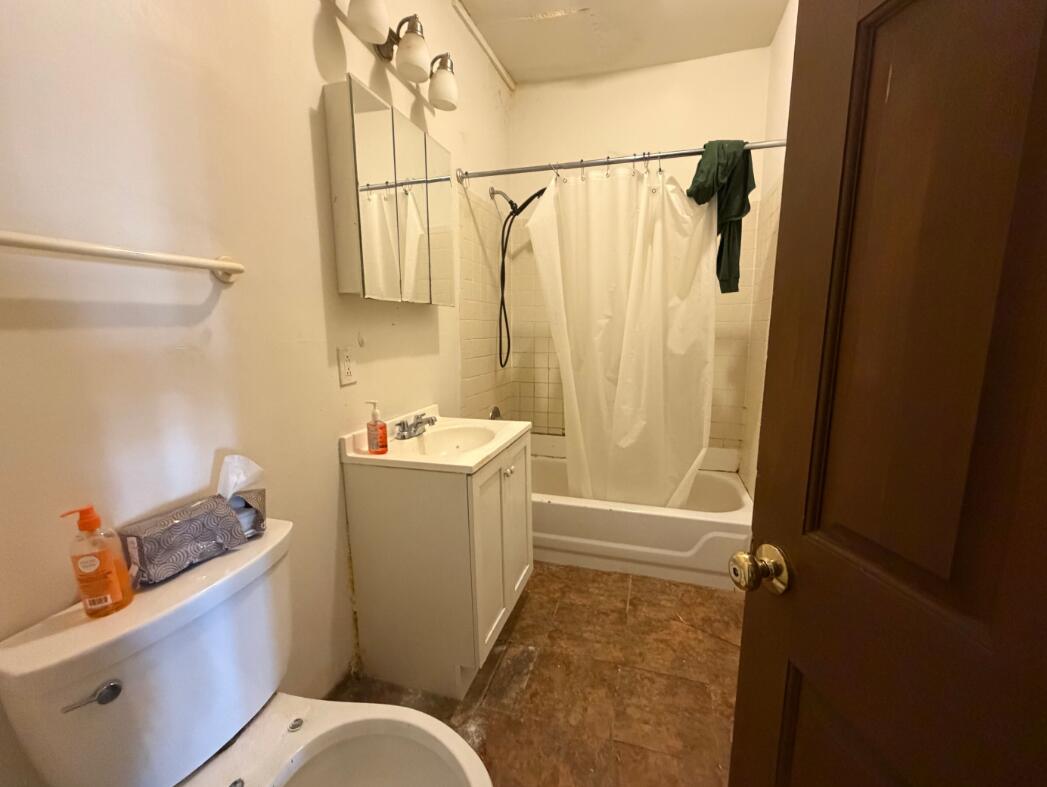 2631 North 33rd Street, Unit 2633 Milwaukee, WI 53210 - Photo 7 of 10 2631-2633 N 33rd St