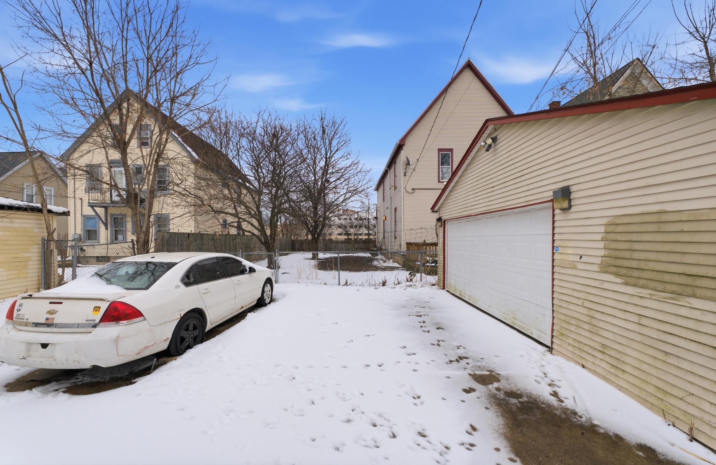 2631 North 33rd Street, Unit 2633 Milwaukee, WI 53210 - Photo 9 of 10 2631-2633 N 33rd St
