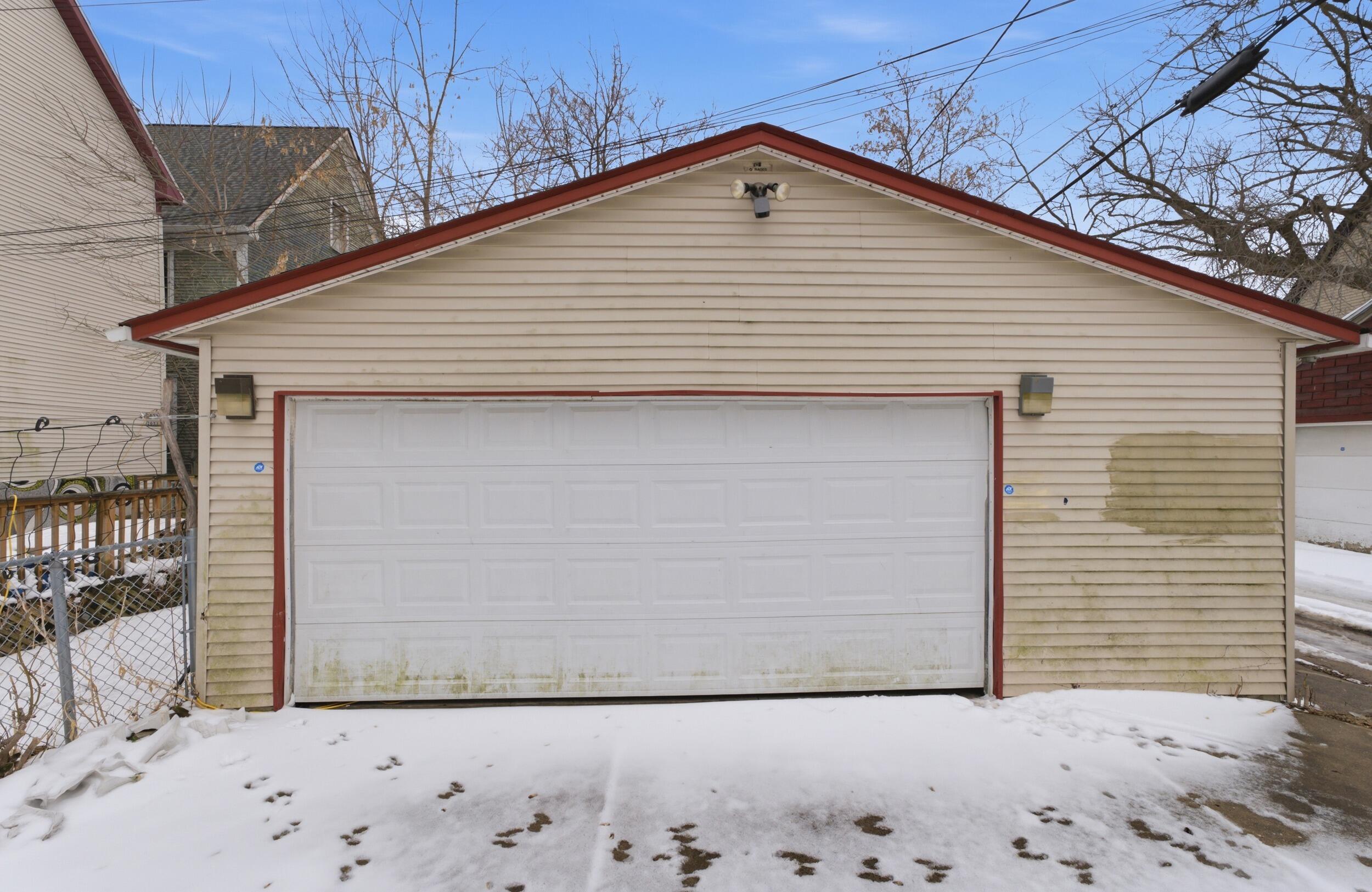 2631 North 33rd Street, Unit 2633 Milwaukee, WI 53210 - Photo 10 of 10 2631-2633 N 33rd St