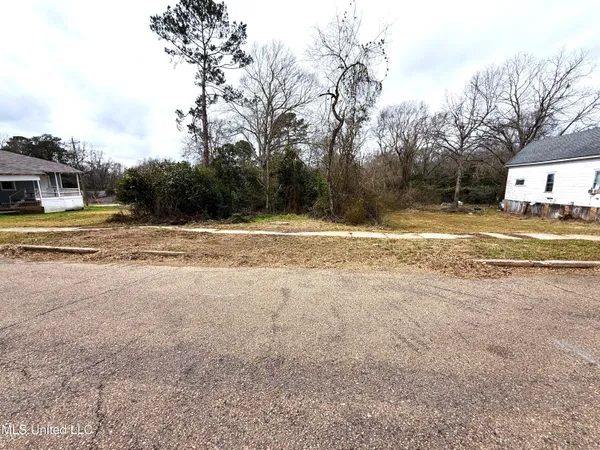 $28,000 | 318 South Cherry Street, McComb, MS 39648