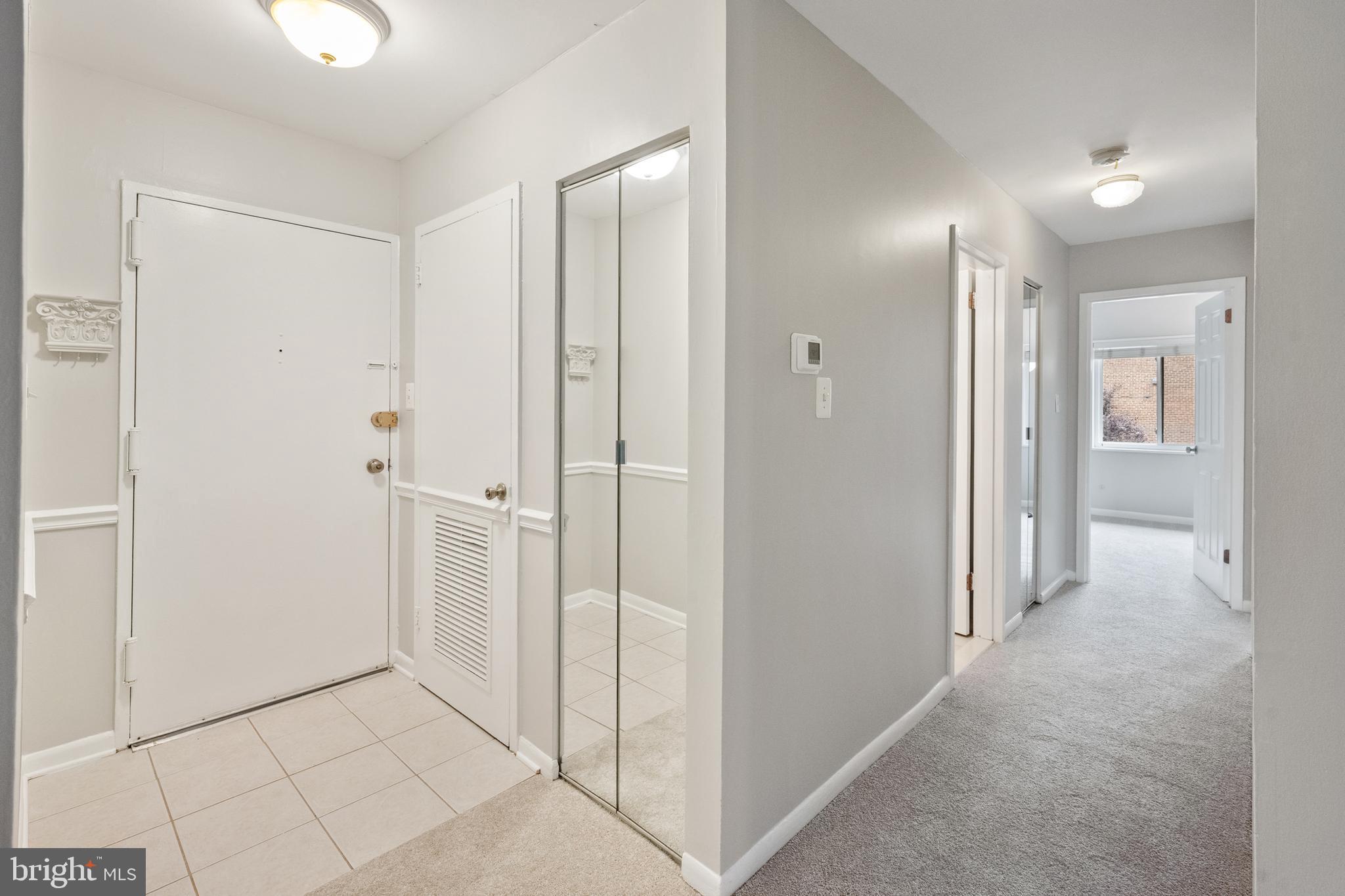 1434 Northgate Square, Unit 34/21B Reston, VA 20190 - Photo 24 of 44 a view of a hallway