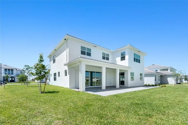 a view of a yard in front of house