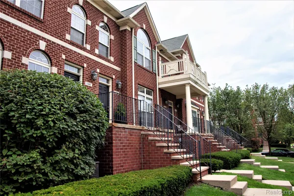$2,350 | 1446 Raliegh Place, Unit 112, Troy, MI 48084