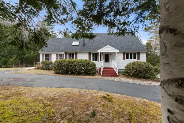 $599,999 | 126 Hobart Hill Road, Hebron, NH 03241