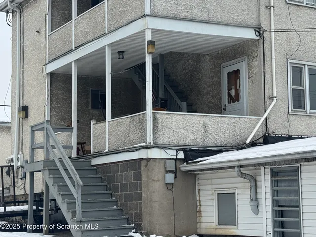 $900 | 901 South Webster Avenue, Unit 2ND FLOOR REAR, Scranton, PA 18505