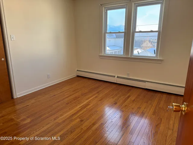 $900 | 901 South Webster Avenue, Unit 2ND FLOOR REAR, Scranton, PA 18505