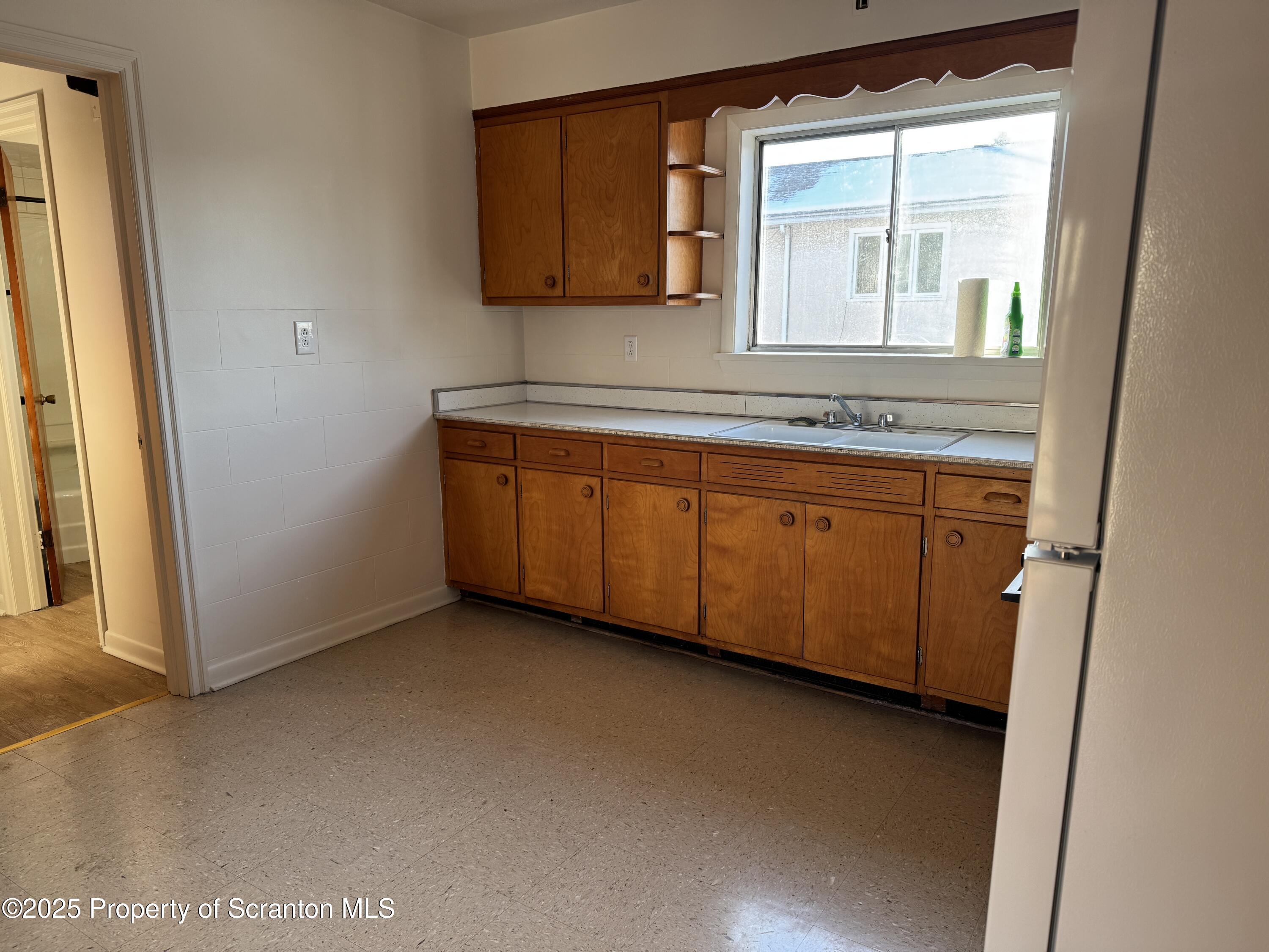 901 South Webster Avenue, Unit 2ND FLOOR REAR Scranton, PA 18505 - Photo 3 of 9 IMG_4383