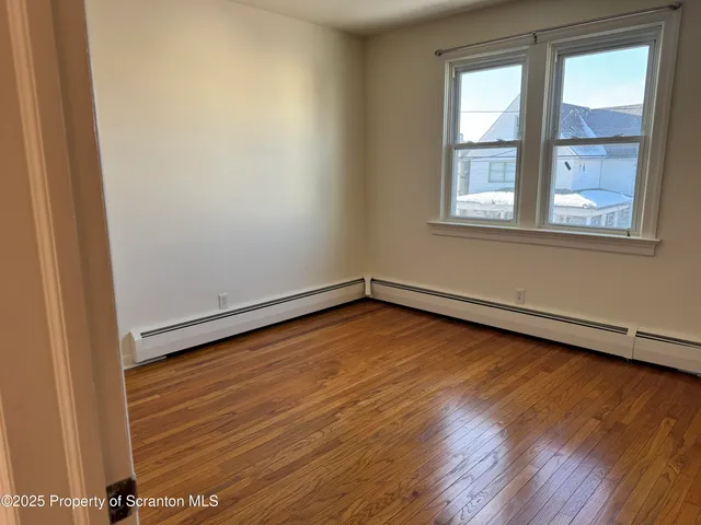 $900 | 901 South Webster Avenue, Unit 2ND FLOOR REAR, Scranton, PA 18505