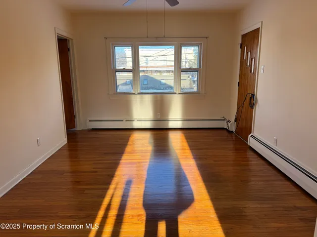 $900 | 901 South Webster Avenue, Unit 2ND FLOOR REAR, Scranton, PA 18505