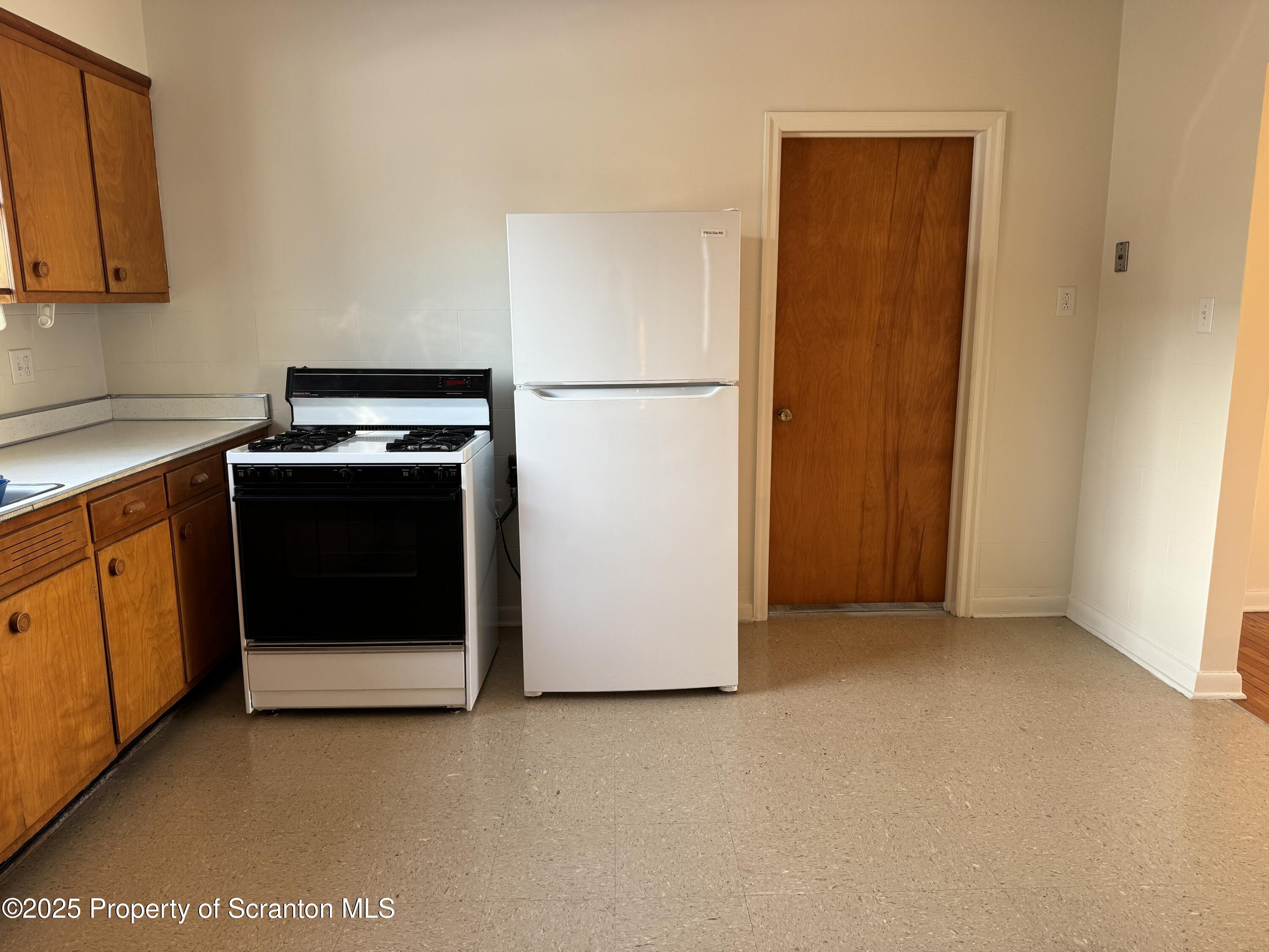 901 South Webster Avenue, Unit 2ND FLOOR REAR Scranton, PA 18505 - Photo 6 of 9 IMG_4380