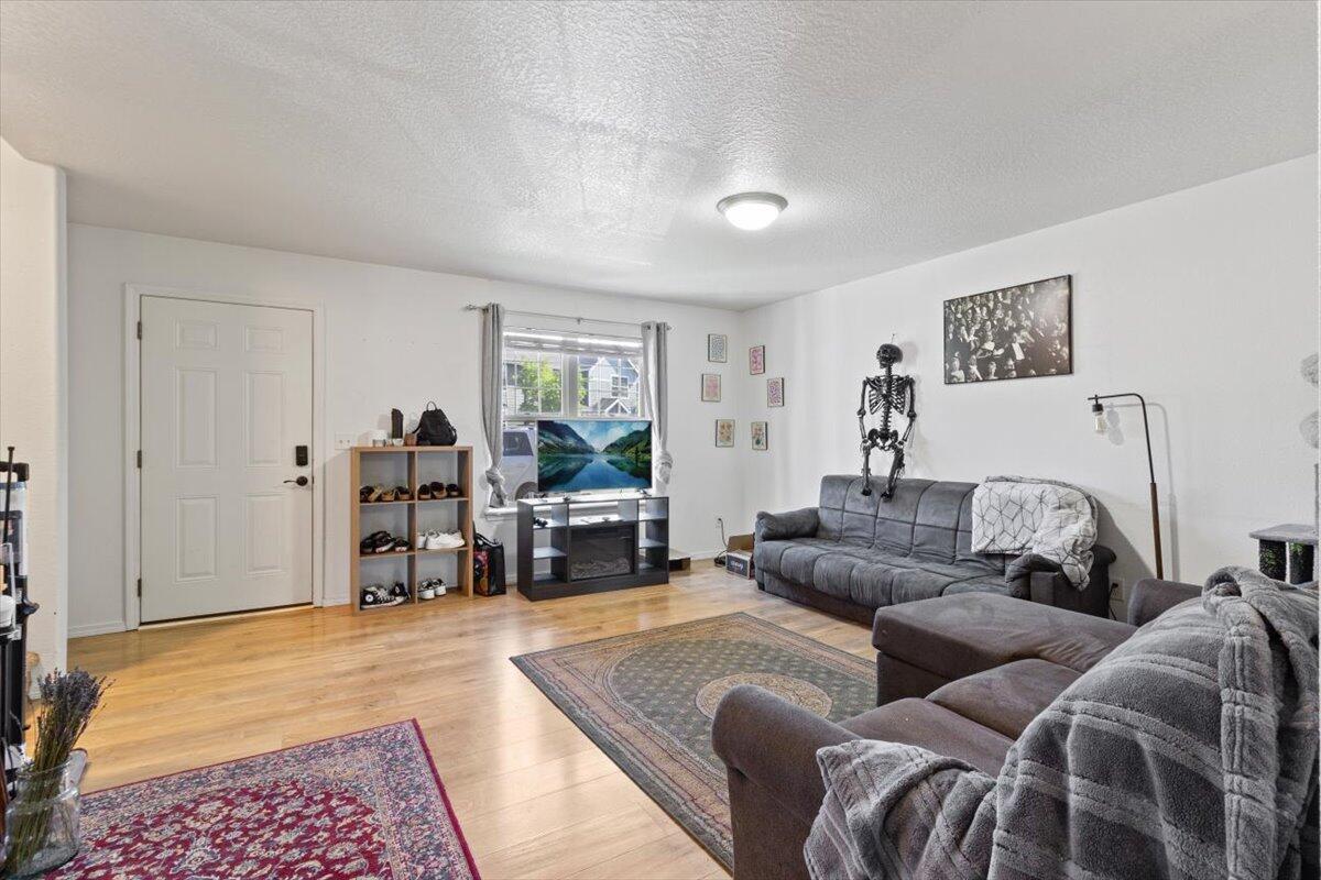 450 Midway Road, Unit 25 Medford, OR 97501 - Photo 4 of 24 04-450 Midway Rd Unit 25-4