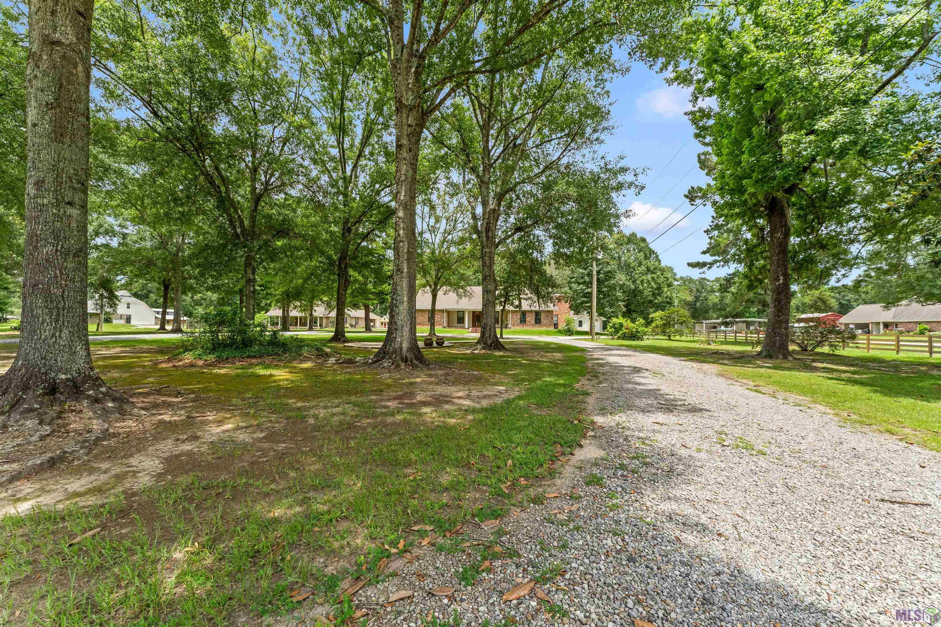 13856 Beaver Bend Road Baton Rouge, LA 70818 - Photo 2 of 46