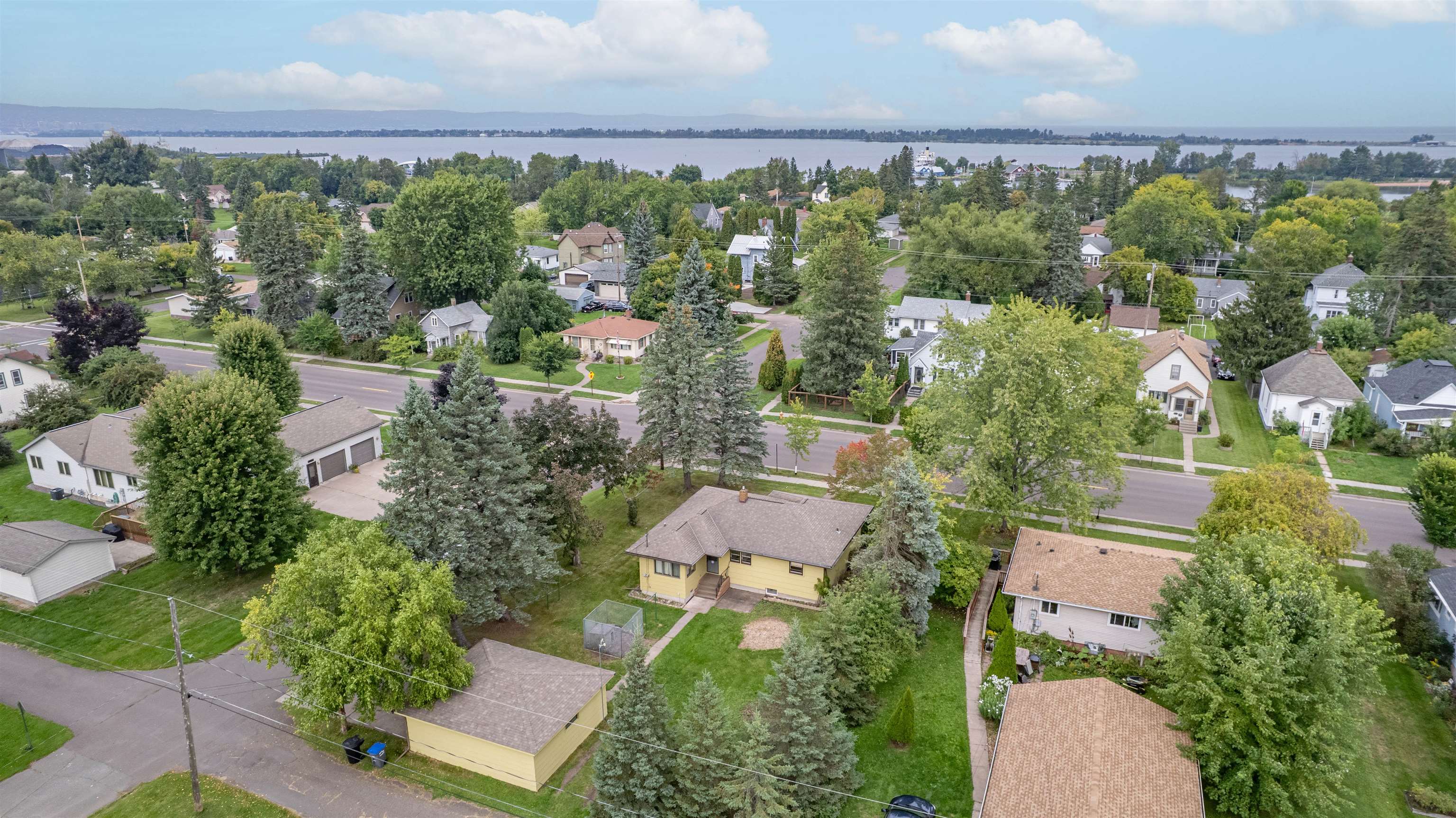 702 East 5th Street Superior, WI 54880 - Photo 4 of 31