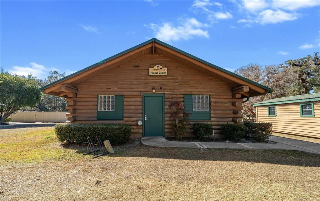 3047 Northeast 102nd Ave Road Silver Springs, FL 34488 - Photo 35 of 87 a front view of a house with garden
