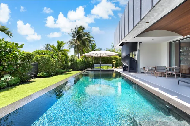 $6,350,000 | 8055 Noremac Avenue, Miami Beach, FL 33141