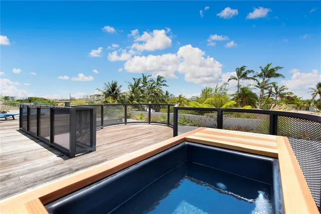 $6,350,000 | 8055 Noremac Avenue, Miami Beach, FL 33141