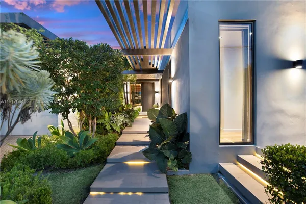$5,589,000 | 8055 Noremac Avenue, Miami Beach, FL 33141