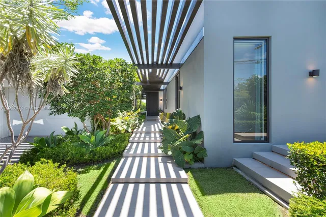 $6,350,000 | 8055 Noremac Avenue, Miami Beach, FL 33141