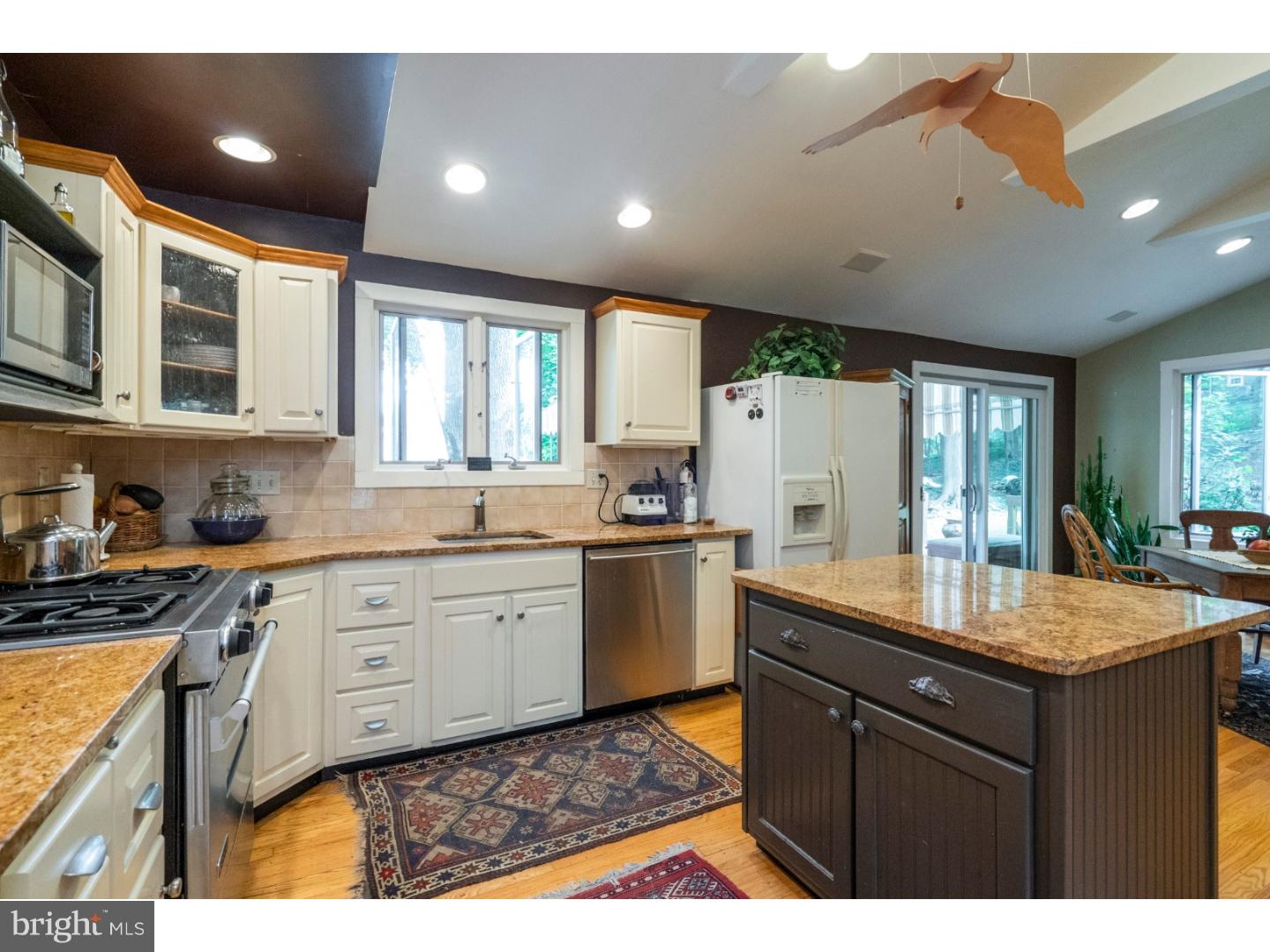 324 Harbison Road Wayne, PA 19087 - Photo 11 of 25 Kitchen