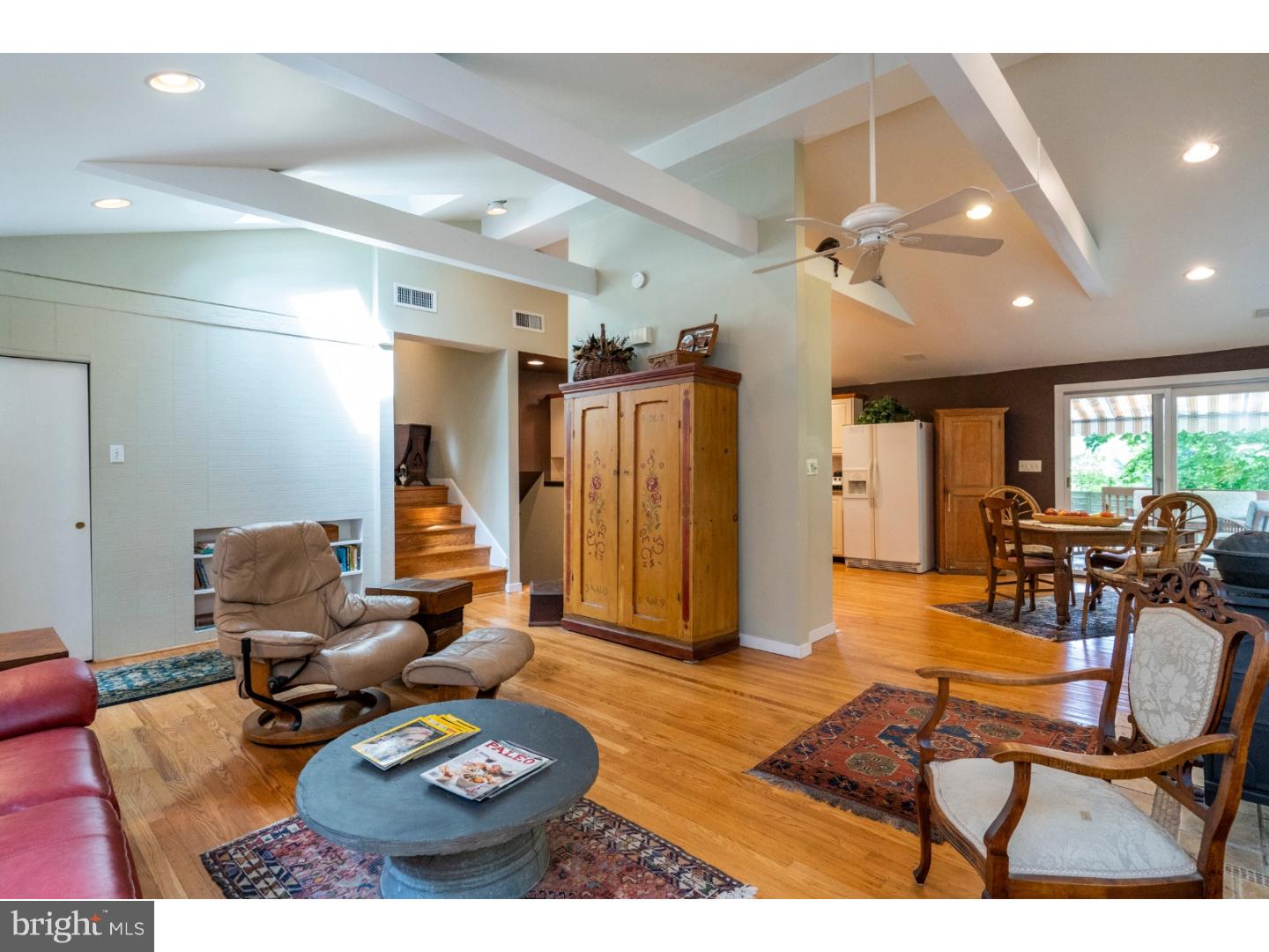 324 Harbison Road Wayne, PA 19087 - Photo 6 of 25 Living Room