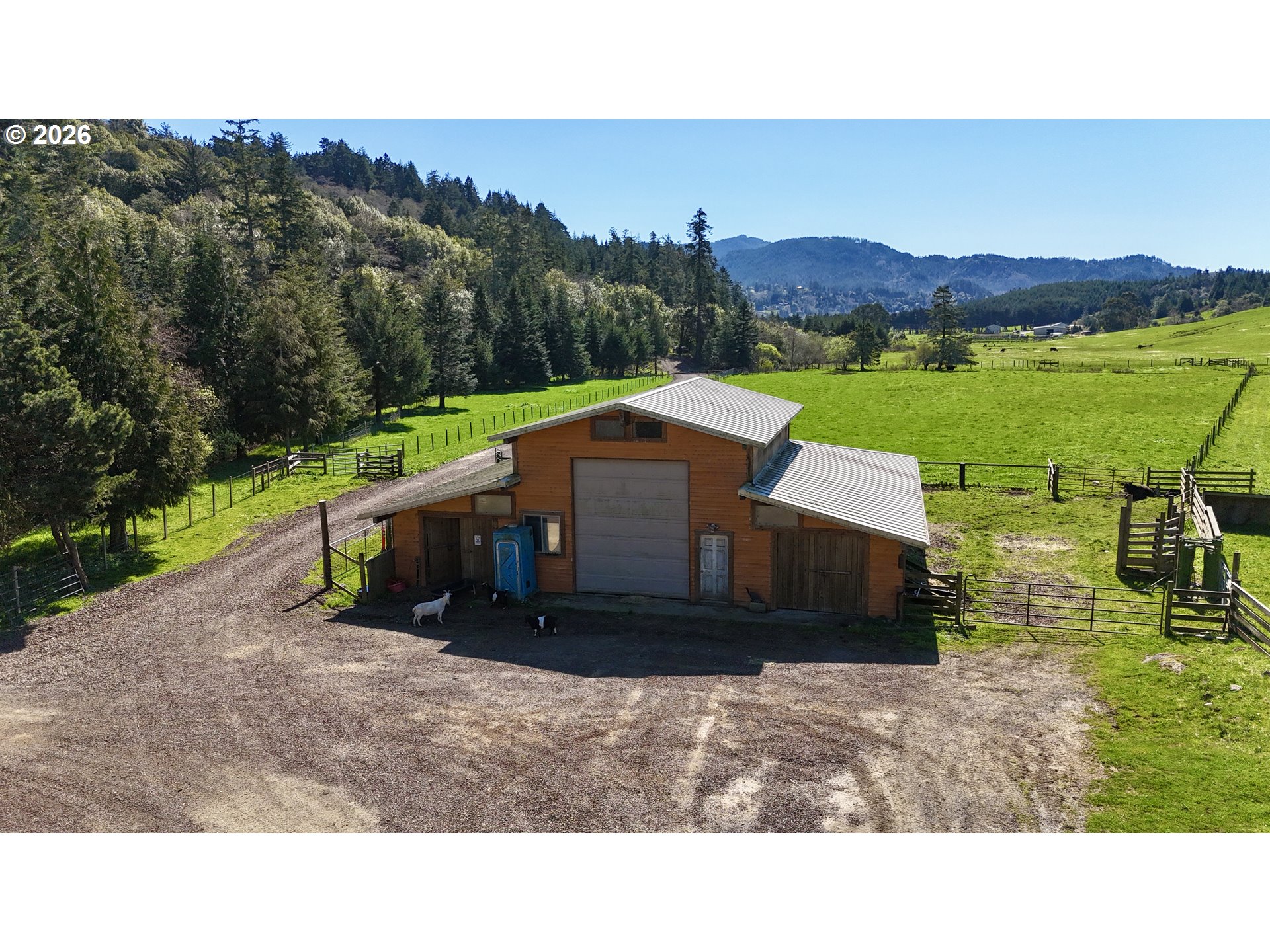 94621 North Bank Rogue River Road Gold Beach, OR 97444 - Photo 38 of 45 Barn