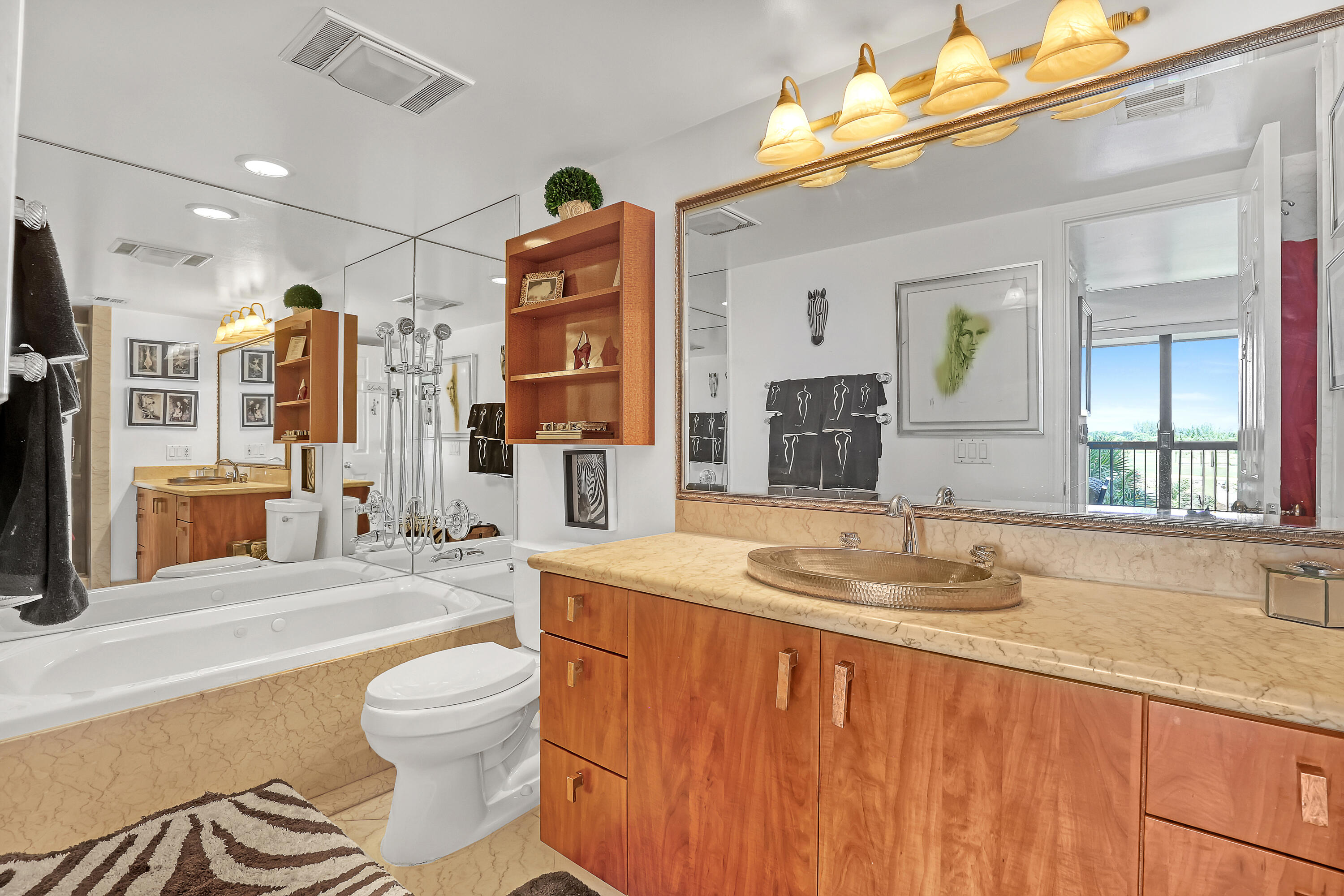 356 Golfview Road, Unit 403 North Palm Beach, FL 33408 - Photo 18 of 25 Primary Bath With Soaking Tub