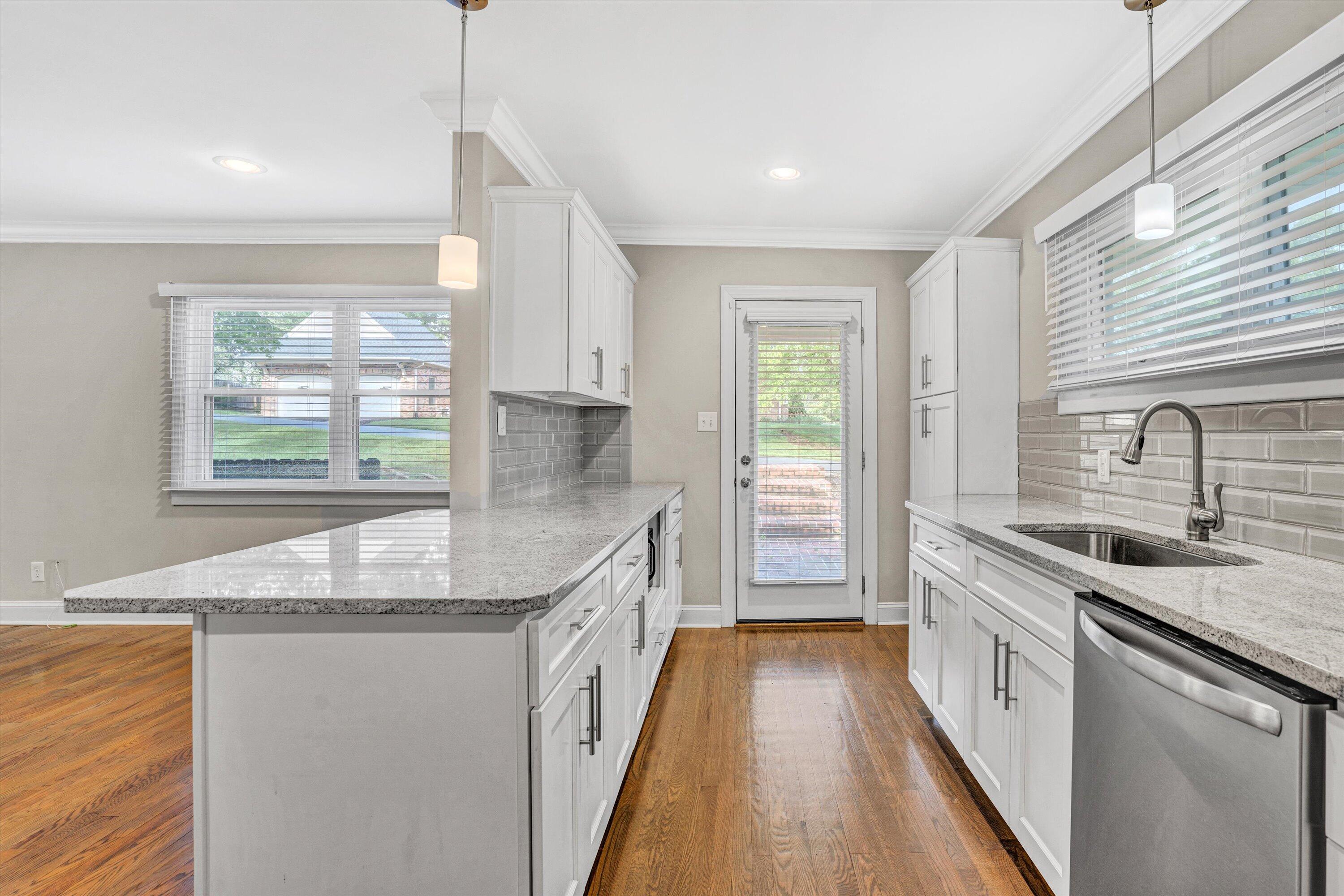 1701 Wilbur Road Southwest Roanoke, VA 24015 - Photo 8 of 37 08-DSC00291