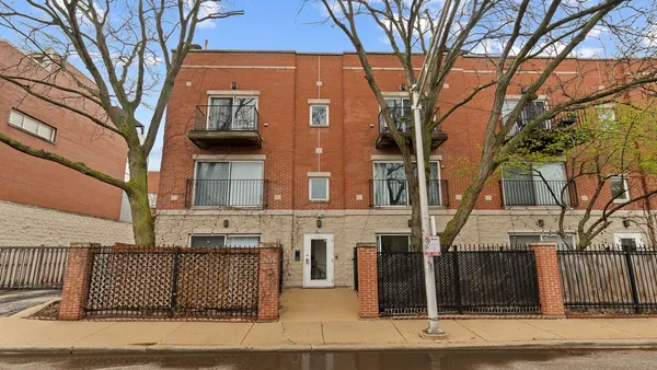$500,000 | 2524 West Bloomingdale Avenue, Unit B, Chicago, IL 60647