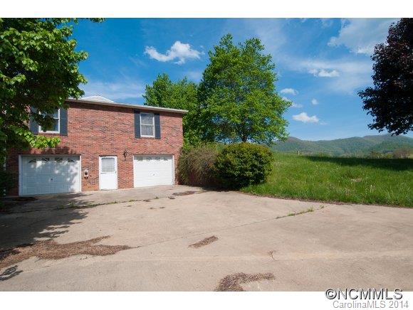 276 Critter Creek Road Canton, NC 28716 - Photo 11 of 24 Gallery Image 11
