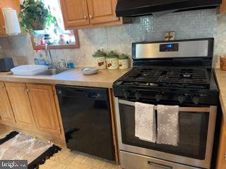227 Berwick Road Abbottstown, PA 17301 - Photo 8 of 23 Like new propane range conveys