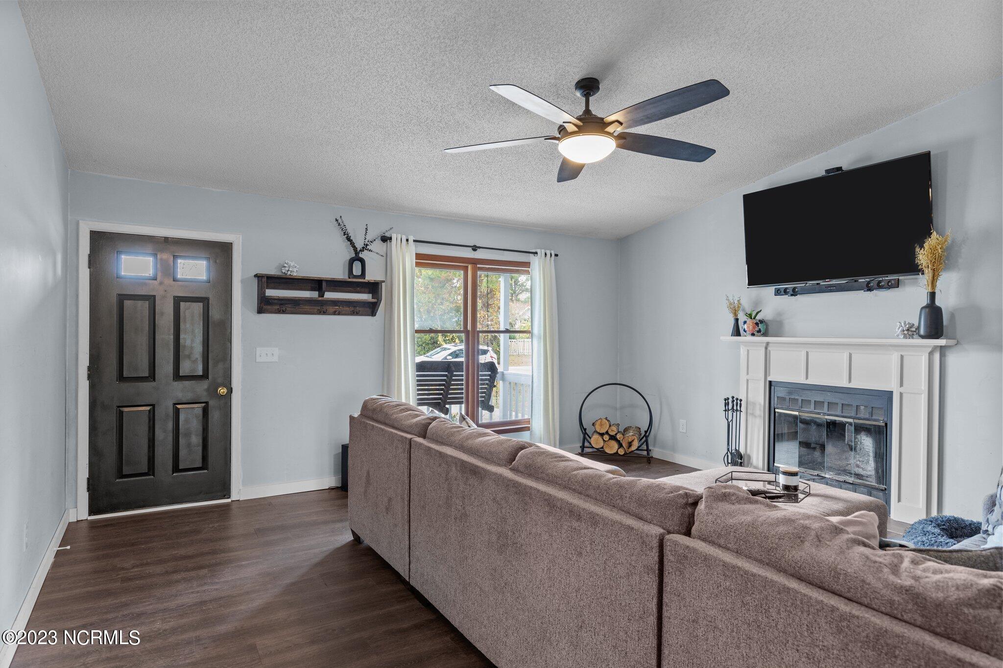 3207 Old Gate Road Morehead City, NC 28557 - Photo 6 of 53 5-web-or-mls-1S3A3583
