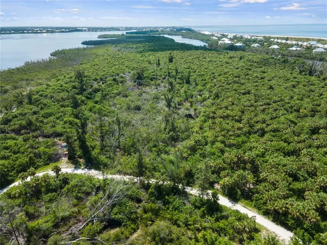 a view of a tennis court
