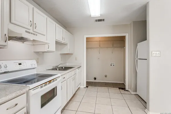 $1,295 | 4711 Gavlick Farm, San Antonio, TX 78244