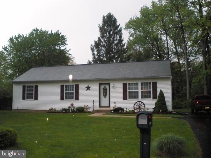 7002 Oliver Beach Road Middle River, MD 21220 - Photo 1 of 12 a front view of house with yard and green space