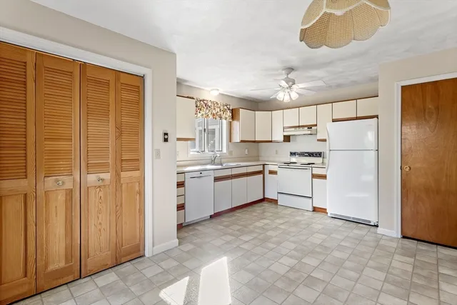 $399,900 | 4 Vendome Street, Unit 4, Merrimac, MA 01860