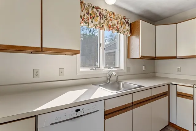 $399,900 | 4 Vendome Street, Unit 4, Merrimac, MA 01860