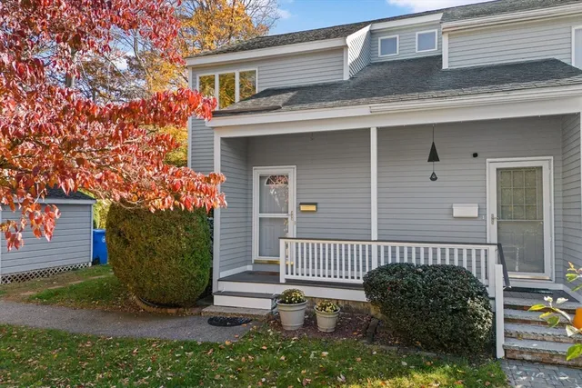 $399,900 | 4 Vendome Street, Unit 4, Merrimac, MA 01860