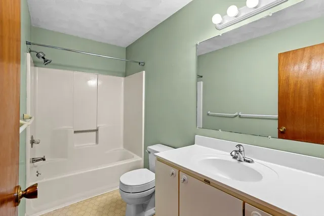 $399,900 | 4 Vendome Street, Unit 4, Merrimac, MA 01860