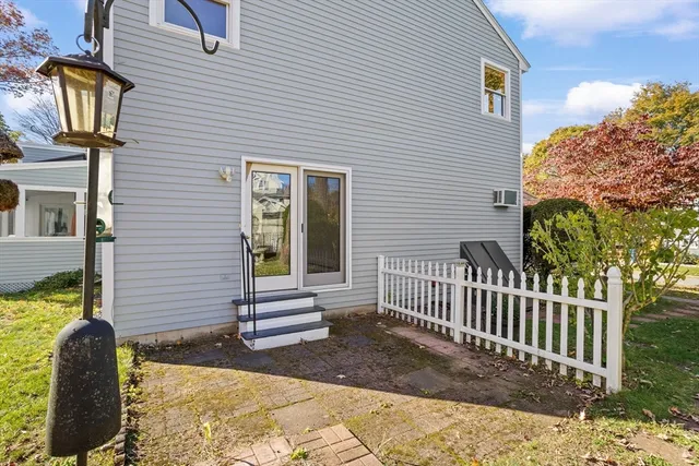 $399,900 | 4 Vendome Street, Unit 4, Merrimac, MA 01860