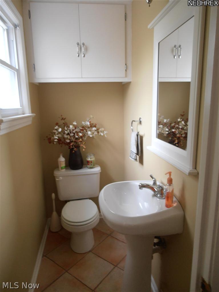1267 Brainard Road Lyndhurst, OH 44124 - Photo 9 of 18 Half Bath on main floor