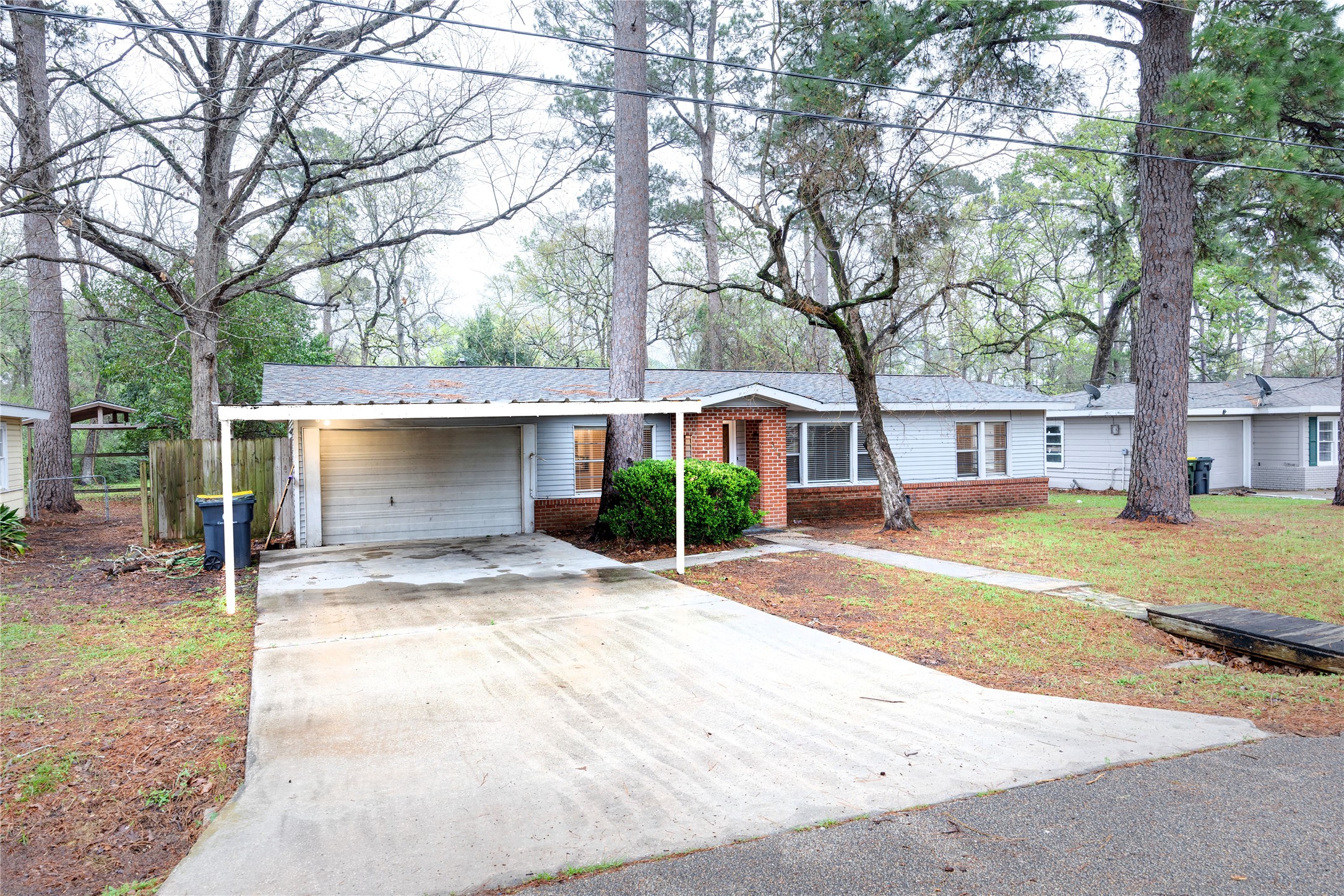304 Harris Boulevard Conroe, TX 77301 - Photo 2 of 24