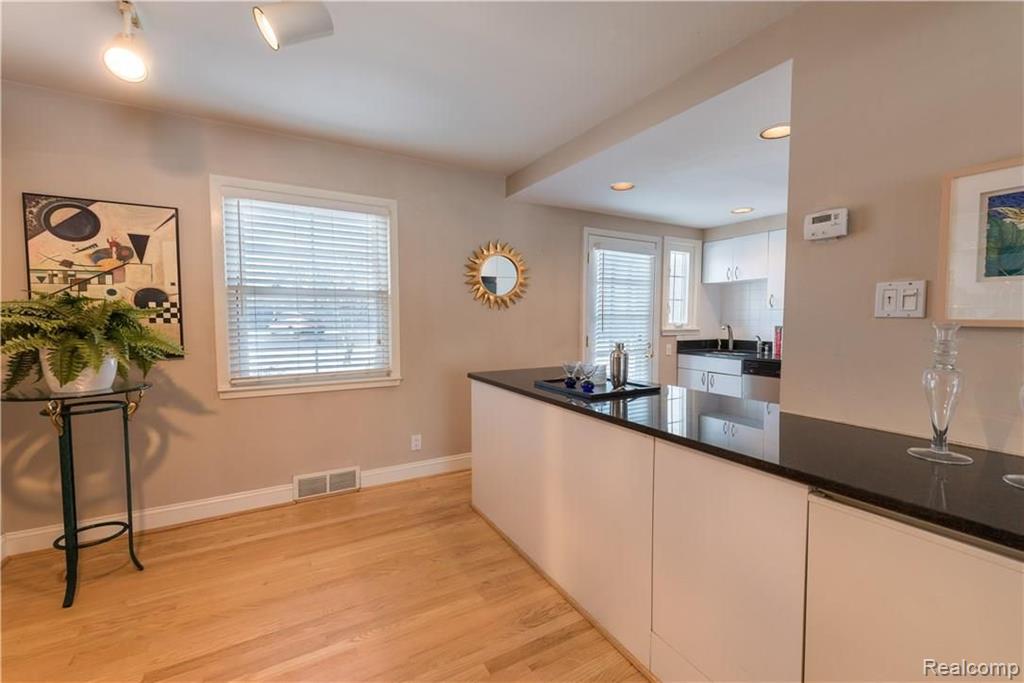 1646 Graefield Road Birmingham, MI 48009 - Photo 4 of 10