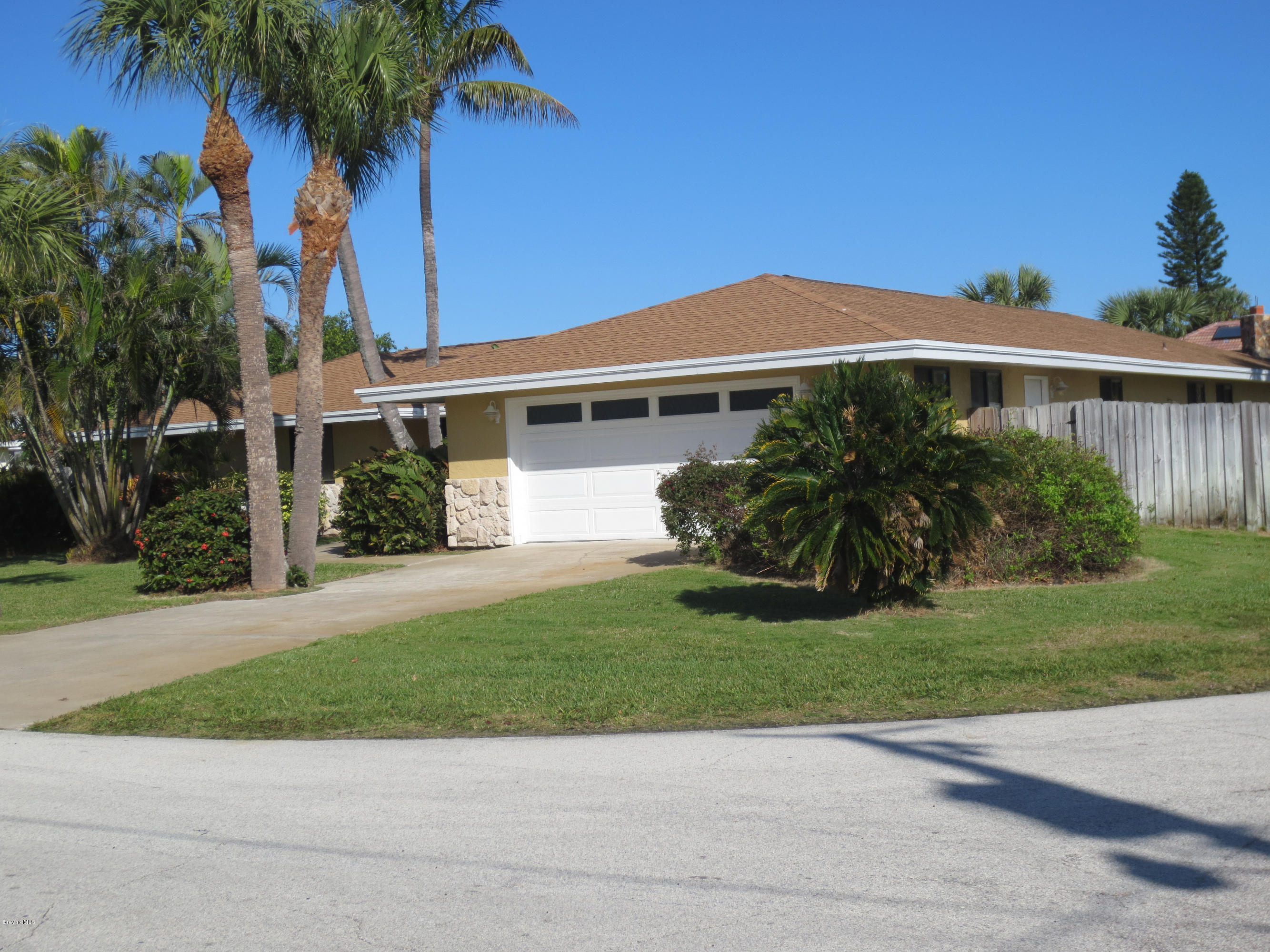 320 Riggs Avenue Melbourne Beach, FL 32951 - Photo 22 of 24 Corner View