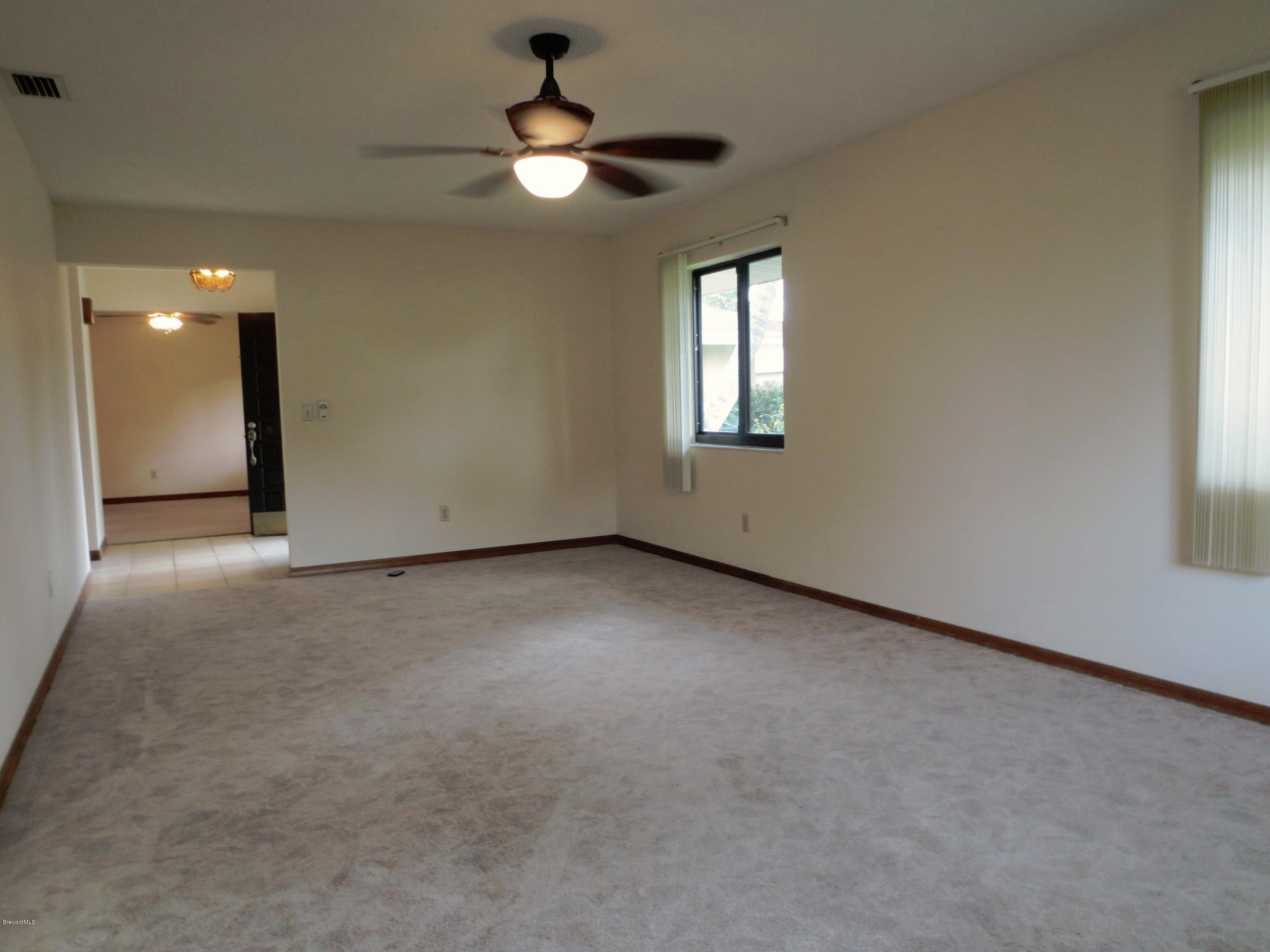 320 Riggs Avenue Melbourne Beach, FL 32951 - Photo 5 of 24 Living Room