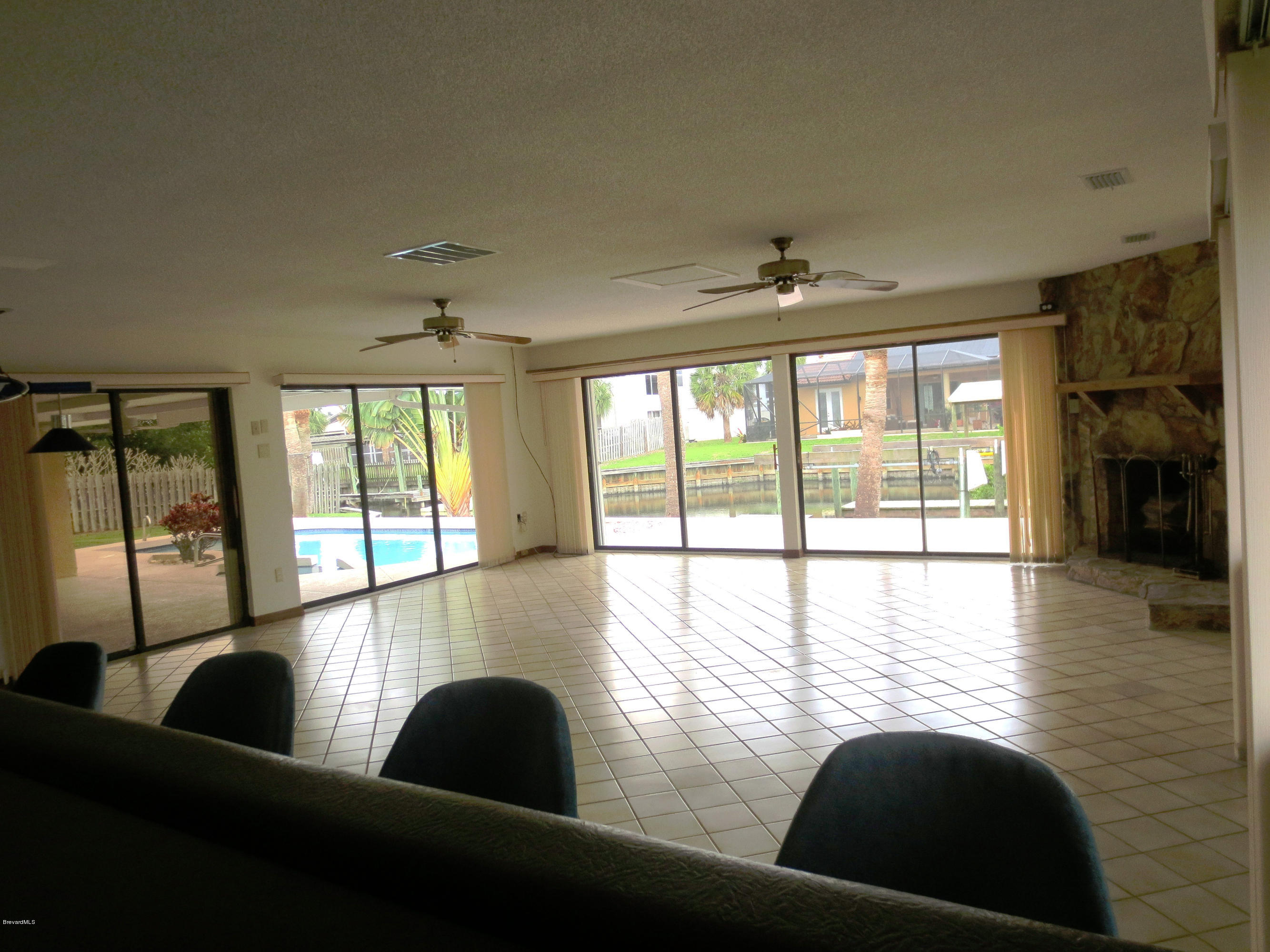 320 Riggs Avenue Melbourne Beach, FL 32951 - Photo 8 of 24 Huge Family Room