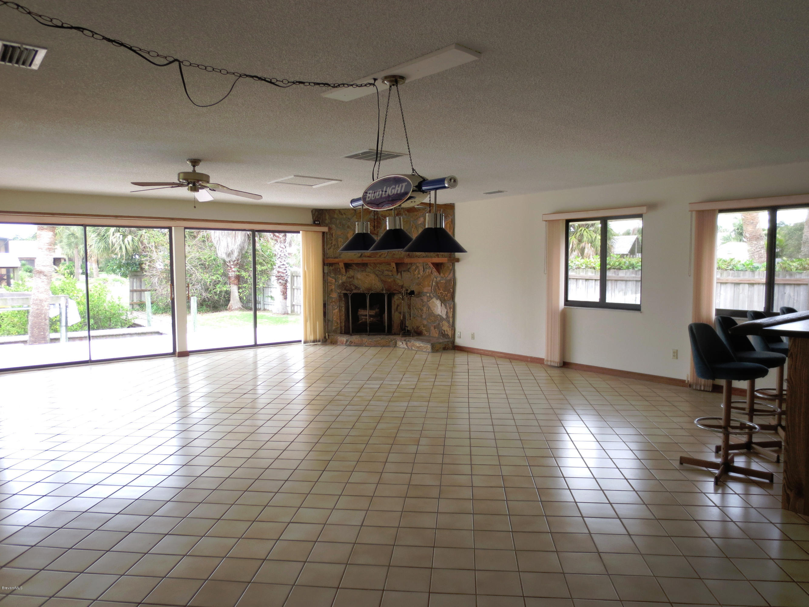 320 Riggs Avenue Melbourne Beach, FL 32951 - Photo 9 of 24 Family Room